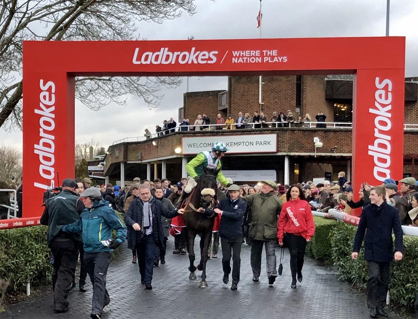 Tiercé français dans le classique londonien de Noël