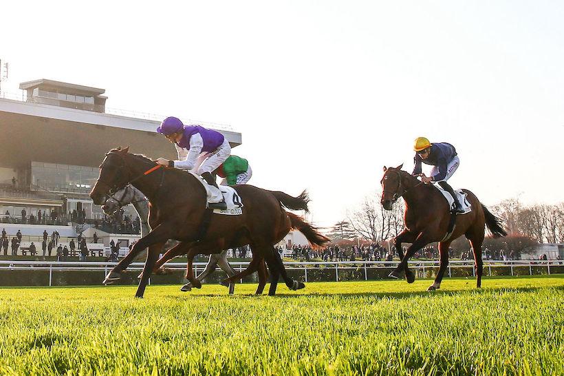 Pretty Tiger remporte le Prix Exbury (Gr3) devant Hurricane Dream et le favori Skalleti, le 19 mars 2022 sur l'hippodrome de Saint-Cloud.