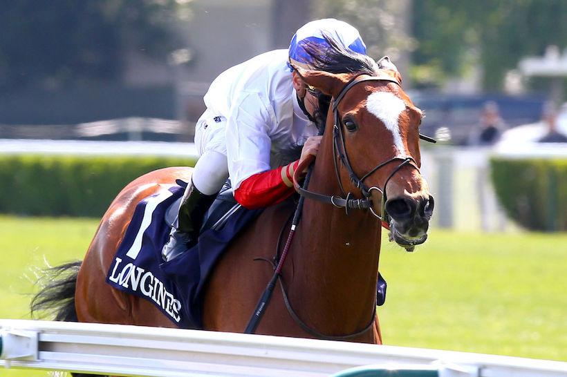 Allez France et Cristian Demuro s'imposent à l'arrivée du Prix Allez France Longines (Gr3), dimanche 1er mai 2022 sur l'hippodrome de ParisLongchamp, à Paris.