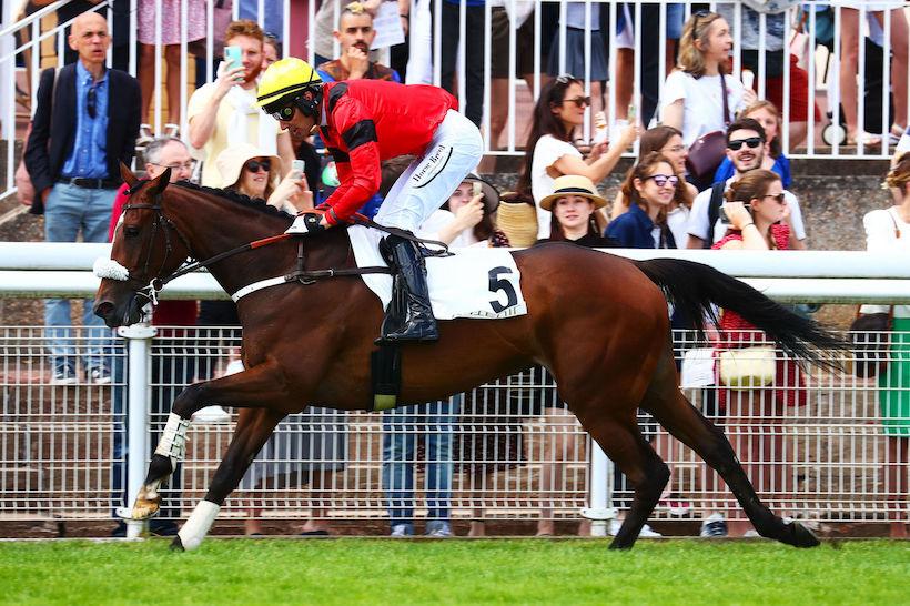 Villa Rica et Johnny Charron remportent le Prix Sagan (Gr3), le 21 mai 2022 sur l'hippodrome d'Auteuil, à Paris.