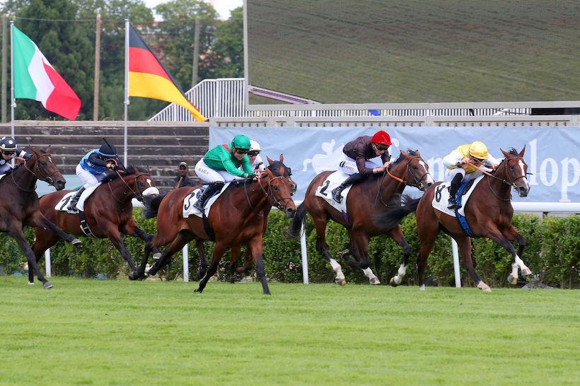 Zara Blue gagne sont maiden en juillet 2022 sur l'hippodrome de Saint-Cloud