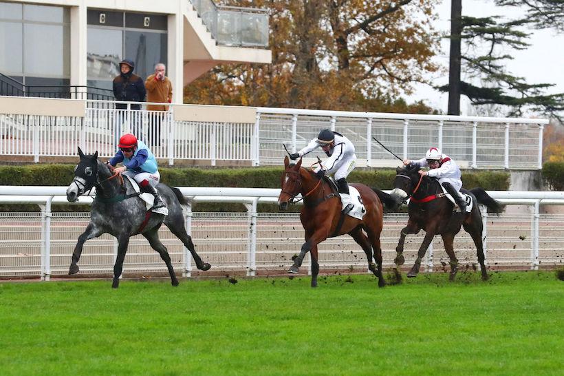 André Michel 22 Hotesse du Chenet