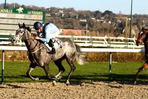 Prix Miss Satamixa (L) : British raider Realtra takes the spoils after long lay off