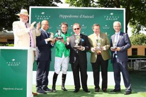 Munir flag flies over Auteuil