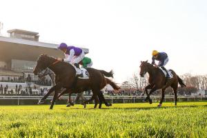 Pretty Tiger remporte le Prix Exbury (Gr3) devant Hurricane Dream et le favori Skalleti, le 19 mars 2022 sur l'hippodrome de Saint-Cloud.